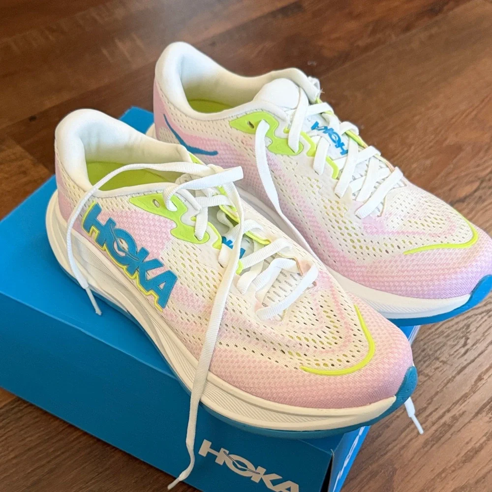 HOKA Rincon 4 Shoes - Size 7.5B - White and Pink - Picture 4 of 5